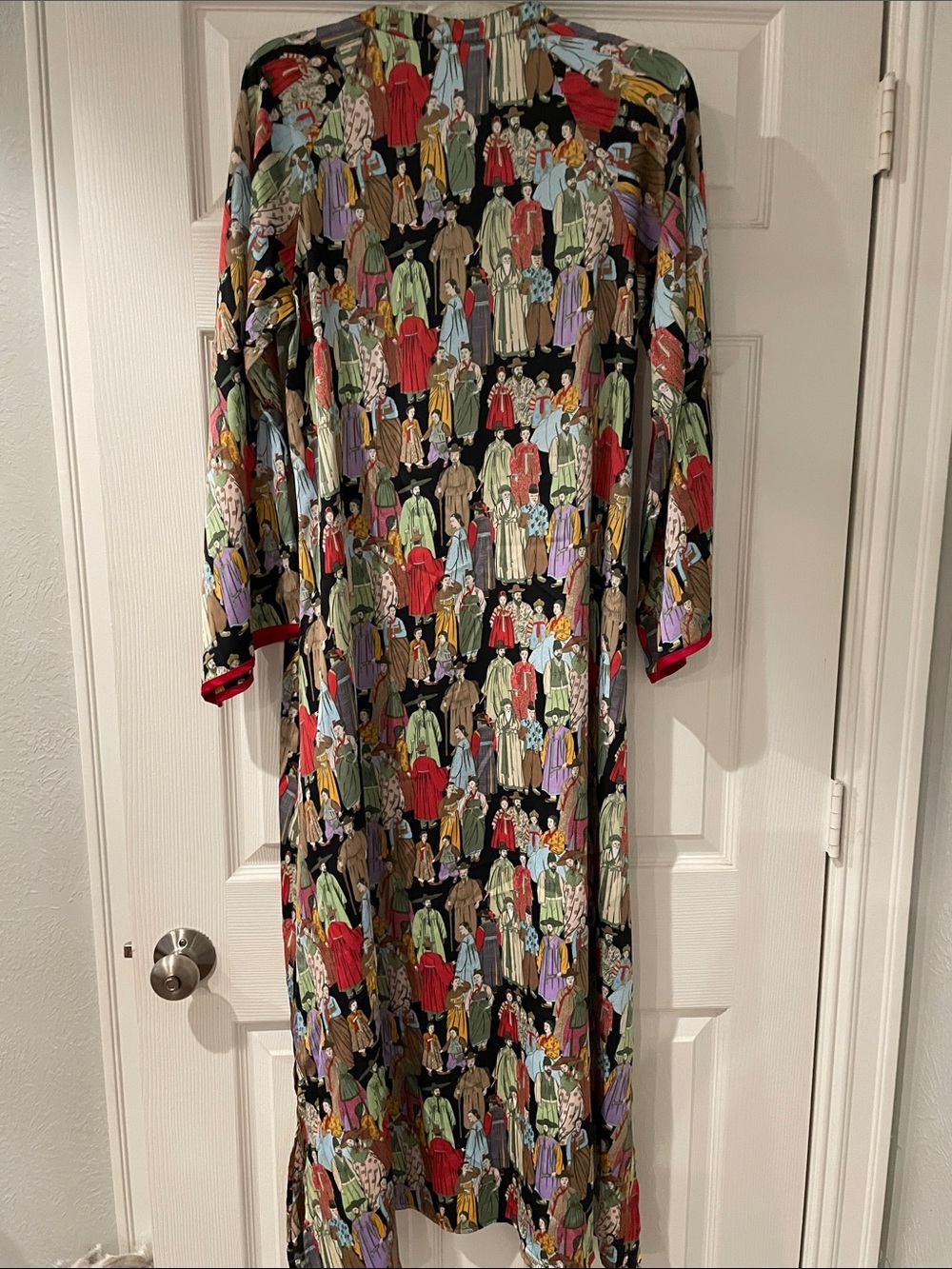 Natori “Crowded City” Dynasty Satin Zip Caftan - Picture 3 of 11